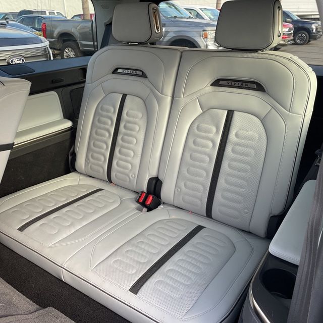 2023 Rivian R1S Adventure/OuadMotor/LargePack/AdaptiveCruiseControl/BlindSpot - 22937609 - 12