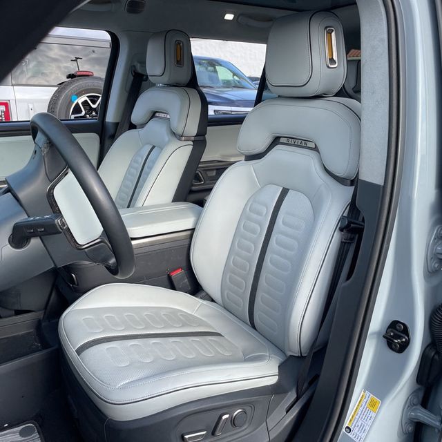 2023 Rivian R1S Adventure/OuadMotor/LargePack/AdaptiveCruiseControl/BlindSpot - 22937609 - 8