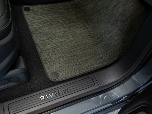 2023 Rivian R1S Adventure Quad-Motor Large Pack - 22871152 - 31