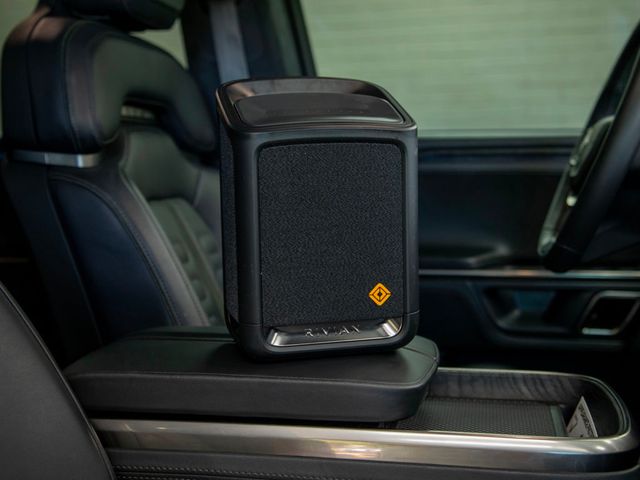 2023 Rivian R1S Adventure Quad-Motor Large Pack - 22871152 - 32