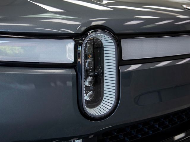 2023 Rivian R1S Adventure Quad-Motor Large Pack - 22871152 - 8