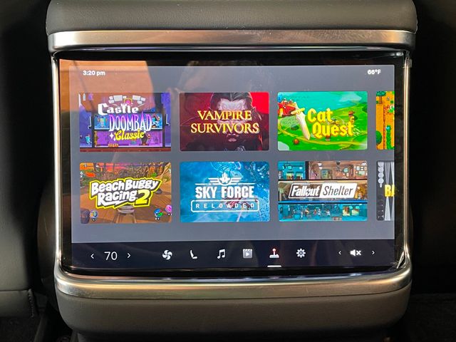 2023 Tesla Model X AWD - 22939352 - 19