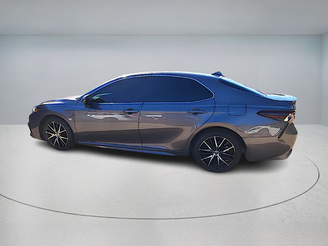 2023 Toyota Camry SE Automatic with Power Moonroof and Blind Spot Monitor - 22935174 - 2