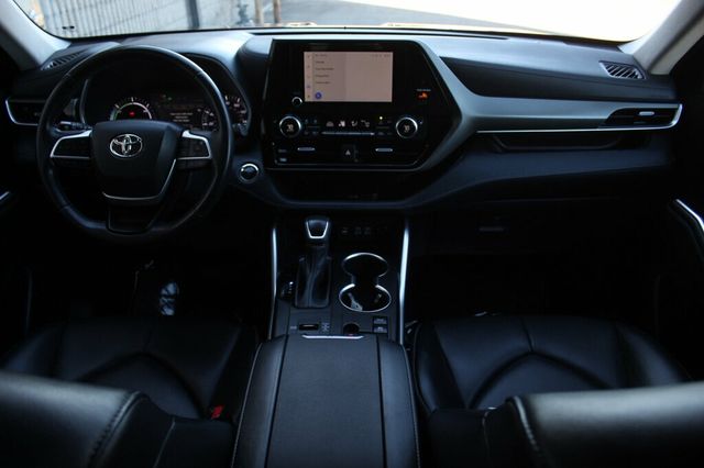 2023 Toyota Highlander ONE OWNER AWD HYBRID XLE W/ LEATHER, POWER MOONROOF - 22915616 - 12