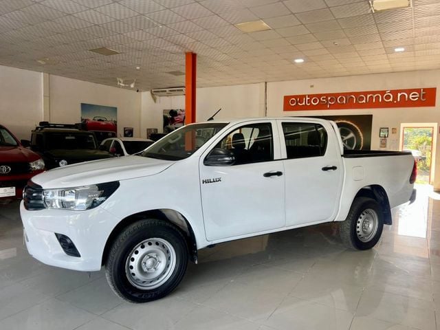 2023 Toyota Hilux 2.4 4x4 Disponible para alquiler 4x4 - 22930590 - 1