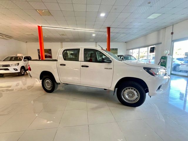 2023 Toyota Hilux 2.4 4x4 Disponible para alquiler 4x4 - 22930590 - 3