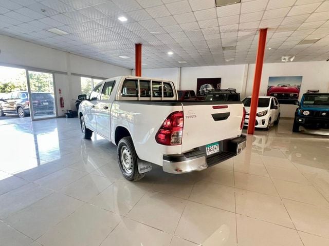 2023 Toyota Hilux 2.4 4x4 Disponible para alquiler 4x4 - 22930590 - 6