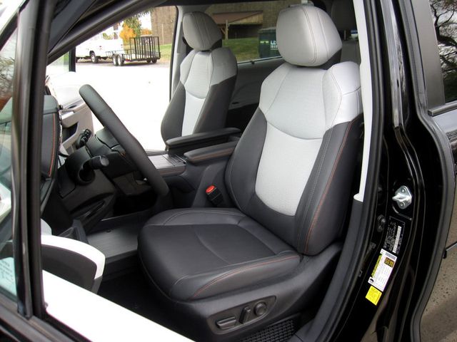 2023 Toyota Sienna XSE FWD 7-Passenger - 22938055 - 17