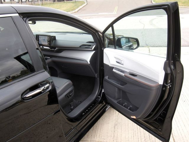 2023 Toyota Sienna XSE FWD 7-Passenger - 22938055 - 21