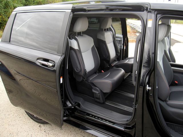 2023 Toyota Sienna XSE FWD 7-Passenger - 22938055 - 25
