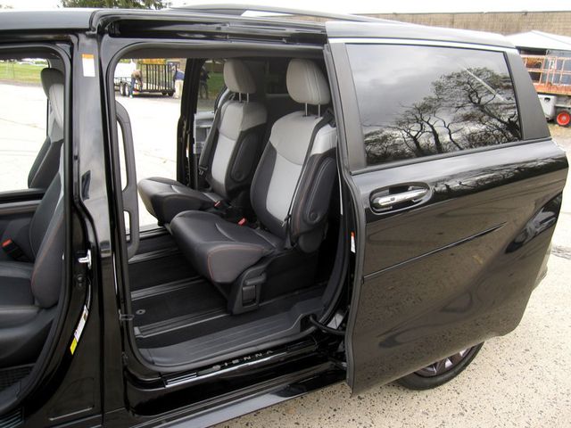 2023 Toyota Sienna XSE FWD 7-Passenger - 22938055 - 26