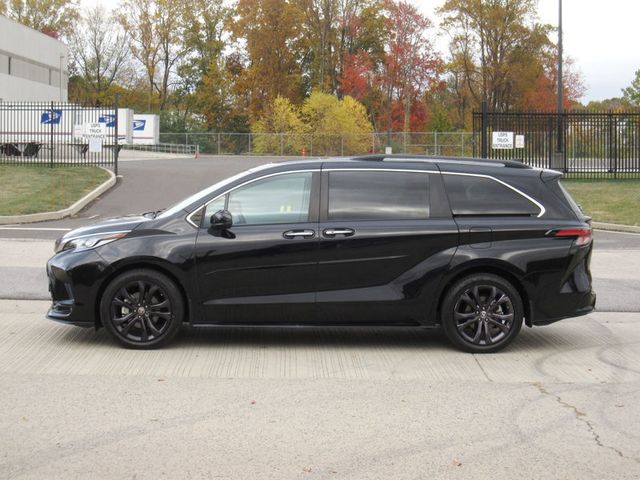 2023 Toyota Sienna XSE FWD 7-Passenger - 22938055 - 5