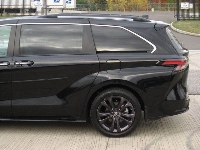 2023 Toyota Sienna XSE FWD 7-Passenger - 22938055 - 7