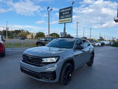 2023 Volkswagen Atlas Cross Sport SEL R-Line Black's photo