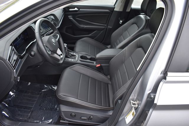 2023 Volkswagen Jetta SE Automatic - 22811326 - 24