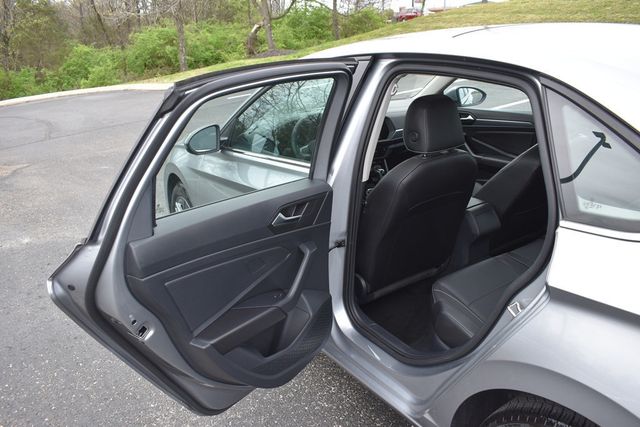 2023 Volkswagen Jetta SE Automatic - 22811326 - 43