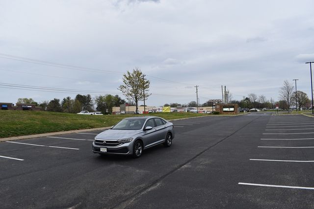2023 Volkswagen Jetta SE Automatic - 22811326 - 46