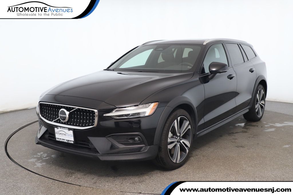 2023 Volvo V60 Cross Country B5 AWD Plus with Polestar Technology & harman/kardon Sound - 22871940 | Video 1