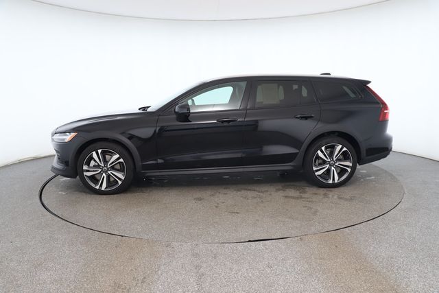 2023 Volvo V60 Cross Country B5 AWD Plus with Polestar Technology & harman/kardon Sound - 22871940 - 1