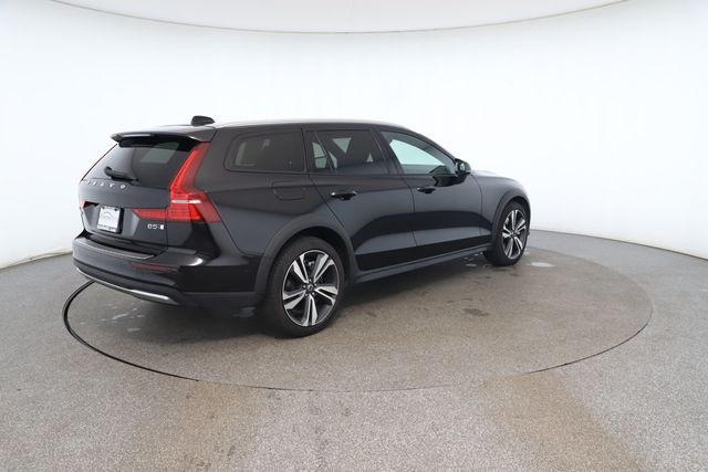 2023 Volvo V60 Cross Country B5 AWD Plus with Polestar Technology & harman/kardon Sound - 22871940 - 4