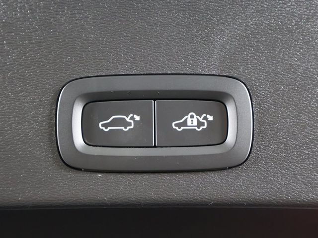 2023 Volvo XC40 B5 AWD Plus Dark Theme - 22932808 - 18