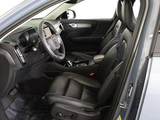 2023 Volvo XC40 B5 AWD Plus Dark Theme - 22932808 - 28