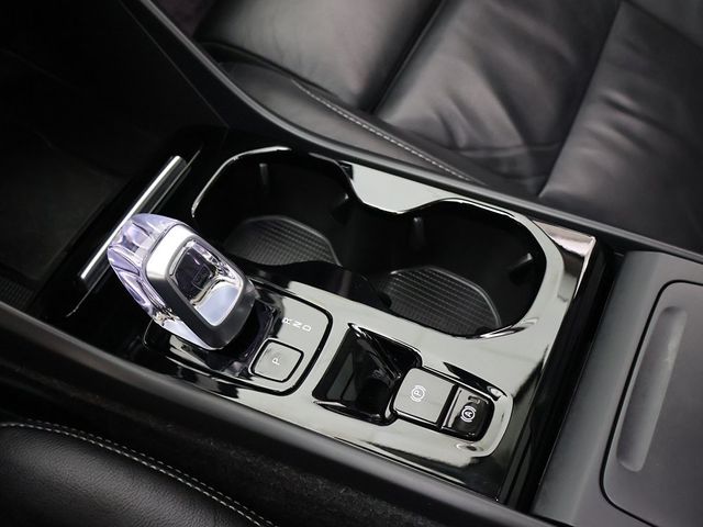 2023 Volvo XC40 B5 AWD Plus Dark Theme - 22932808 - 38