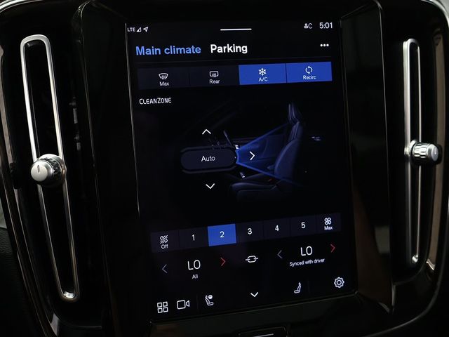 2023 Volvo XC40 B5 AWD Plus Dark Theme - 22932808 - 44