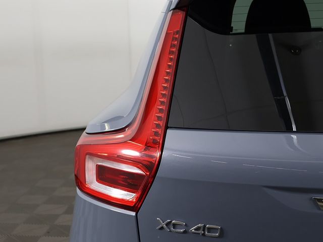 2023 Volvo XC40 B5 AWD Plus Dark Theme - 22932808 - 52