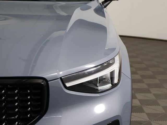 2023 Volvo XC40 B5 AWD Plus Dark Theme - 22932808 - 60