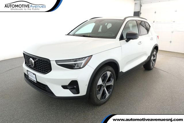 2023 Volvo XC40 B5 AWD Plus Dark Theme - 22893622 - 0