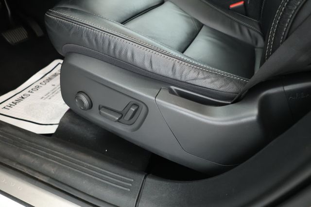 2023 Volvo XC40 B5 AWD Plus Dark Theme - 22893622 - 9