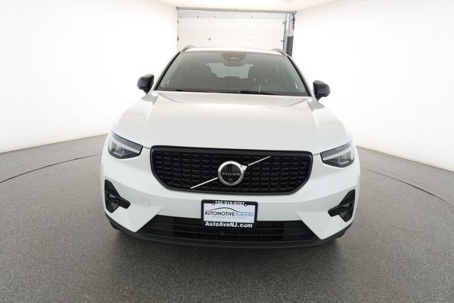 2023 Volvo XC40 B5 AWD Plus Dark Theme - 22893622 - 1