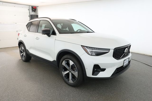 2023 Volvo XC40 B5 AWD Plus Dark Theme - 22893622 - 2