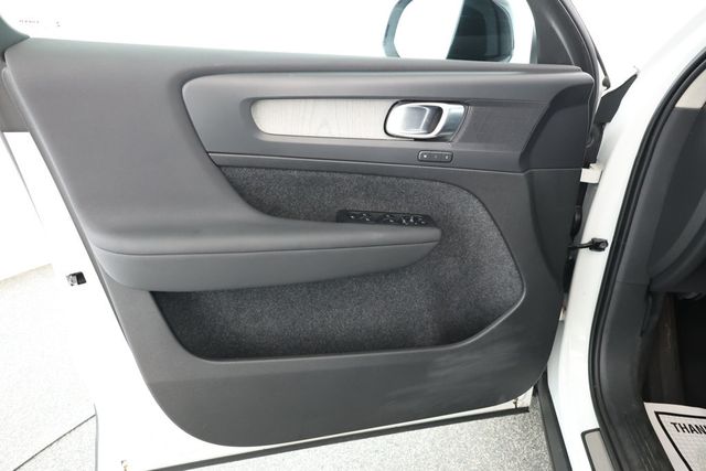 2023 Volvo XC40 B5 AWD Plus Dark Theme - 22893622 - 8
