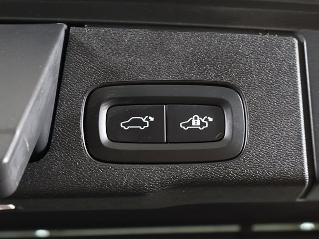 2023 Volvo XC60 B5 AWD Plus Dark Theme - 22931786 - 22