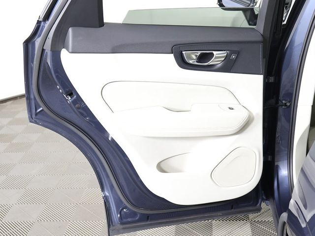 2023 Volvo XC60 B5 AWD Plus Dark Theme - 22931786 - 28