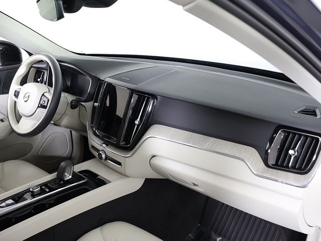 2023 Volvo XC60 B5 AWD Plus Dark Theme - 22931786 - 31