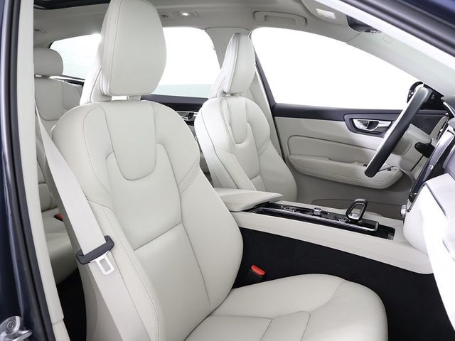 2023 Volvo XC60 B5 AWD Plus Dark Theme - 22931786 - 33