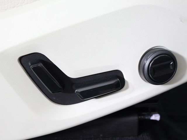 2023 Volvo XC60 B5 AWD Plus Dark Theme - 22931786 - 37