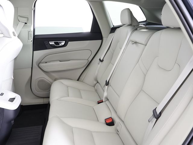 2023 Volvo XC60 B5 AWD Plus Dark Theme - 22931786 - 38