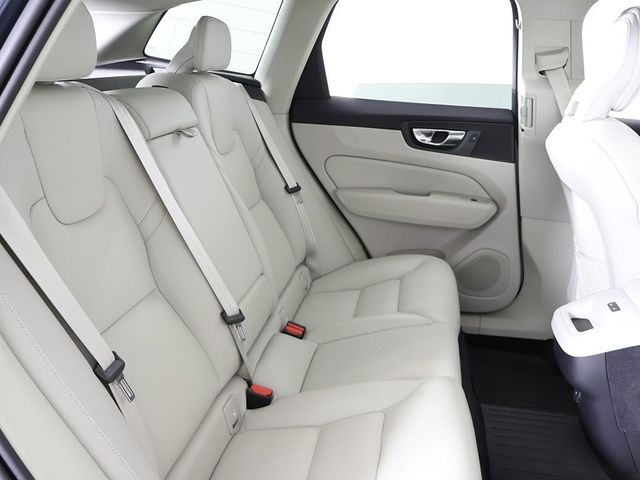 2023 Volvo XC60 B5 AWD Plus Dark Theme - 22931786 - 39