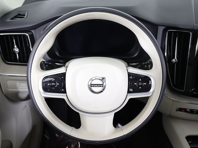 2023 Volvo XC60 B5 AWD Plus Dark Theme - 22931786 - 42