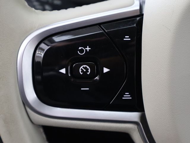 2023 Volvo XC60 B5 AWD Plus Dark Theme - 22931786 - 45