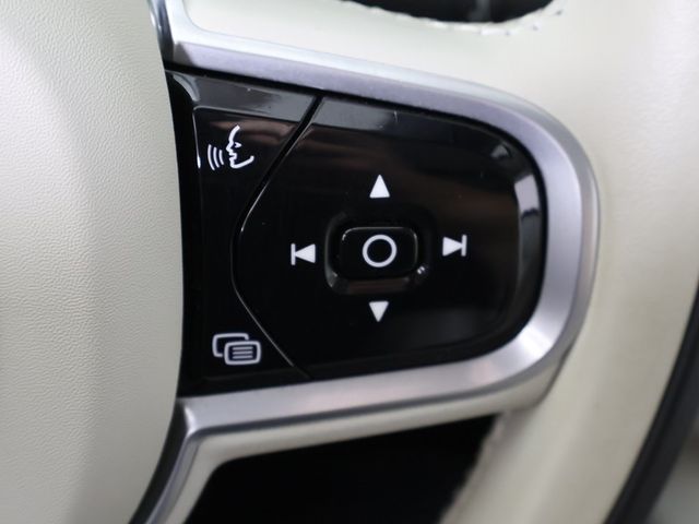 2023 Volvo XC60 B5 AWD Plus Dark Theme - 22931786 - 46