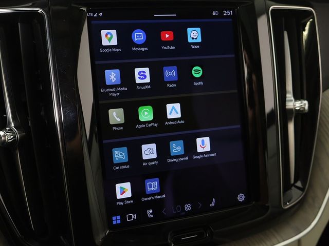 2023 Volvo XC60 B5 AWD Plus Dark Theme - 22931786 - 47