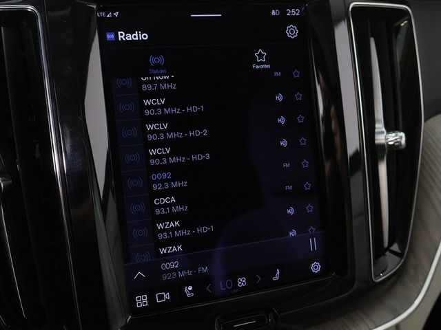 2023 Volvo XC60 B5 AWD Plus Dark Theme - 22931786 - 49