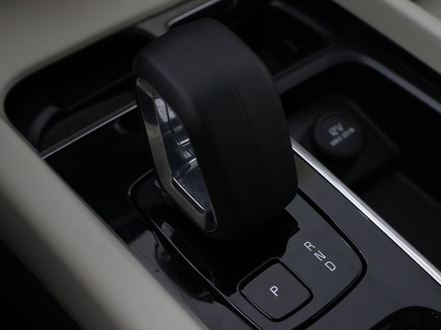 2023 Volvo XC60 B5 AWD Plus Dark Theme - 22931786 - 53