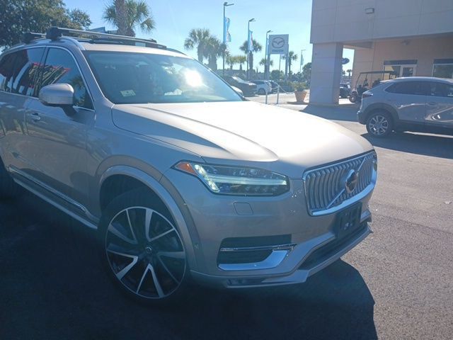 2023 Volvo XC90 B6 AWD Plus 7P - 22935365 - 1