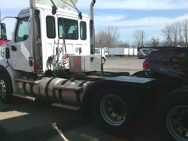 2023 Western Star 49X 2023 WESTERNSTAR 49X DAYCAB - 22800203 - 9